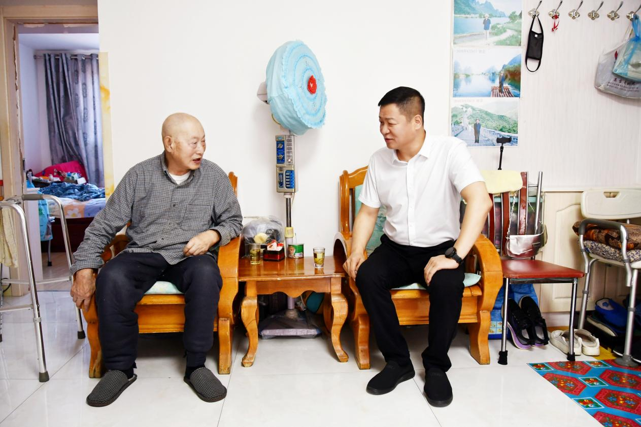 孙兰松“七一”走访慰问老党员、优秀党员和困难党员